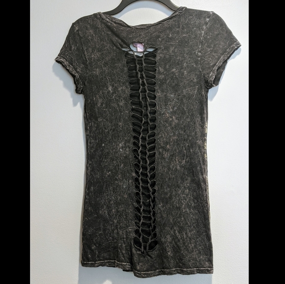 Romeo & Juliet Couture Cut-Out Back Tee - Picture 2 of 4